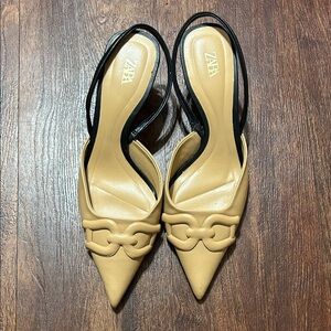 Zara Women's Black and Tan Chain Detail Heels